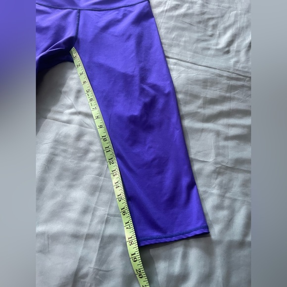 Fabletics Capris - Picture 2 of 4